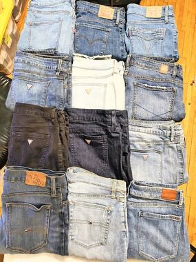 Women's Denim Jeans Lot Of 12 Levi's Tommy Hilfiger BKE Guess Nine West 32"&34"
